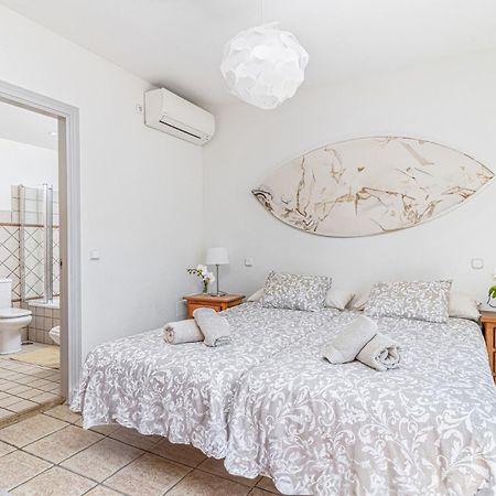 Spacious Beachfront Town House In Estepona With Fully Equipped Kitchen, Pools, Garden, Sea View Zewnętrze zdjęcie