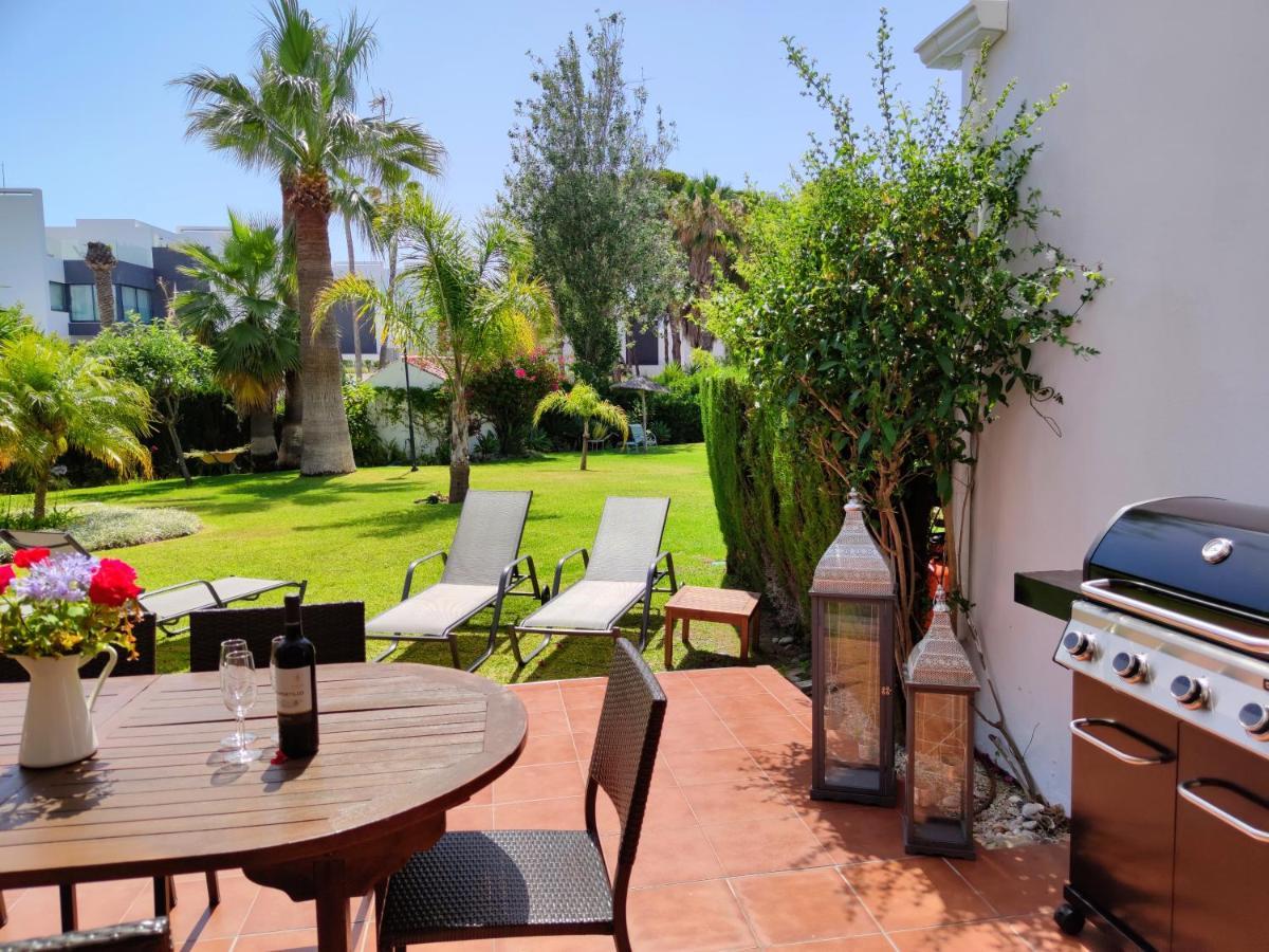 Spacious Beachfront Town House In Estepona With Fully Equipped Kitchen, Pools, Garden, Sea View Zewnętrze zdjęcie