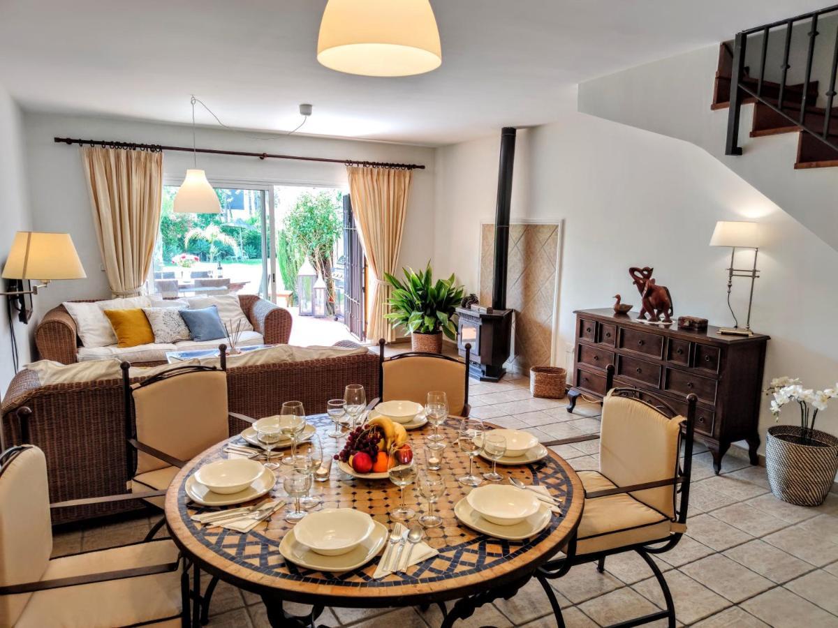 Spacious Beachfront Town House In Estepona With Fully Equipped Kitchen, Pools, Garden, Sea View Zewnętrze zdjęcie