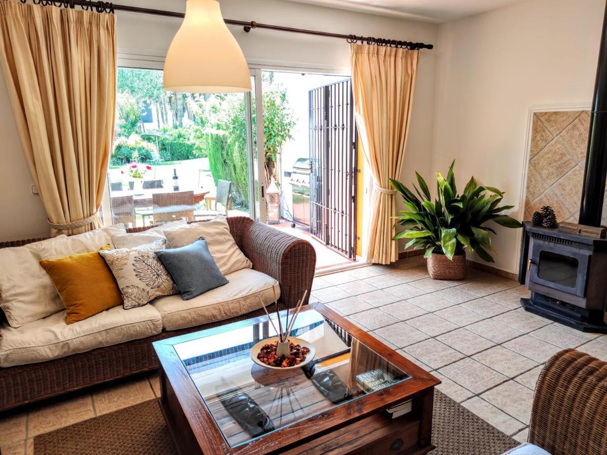 Spacious Beachfront Town House In Estepona With Fully Equipped Kitchen, Pools, Garden, Sea View Zewnętrze zdjęcie