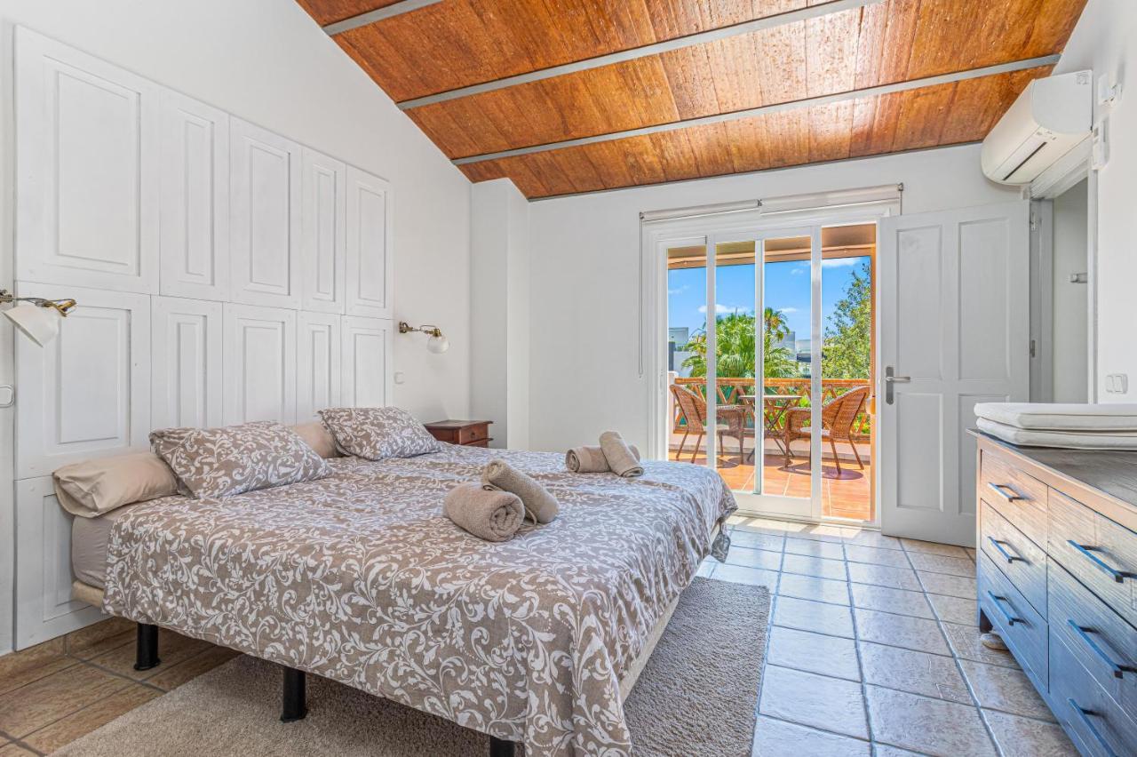 Spacious Beachfront Town House In Estepona With Fully Equipped Kitchen, Pools, Garden, Sea View Zewnętrze zdjęcie