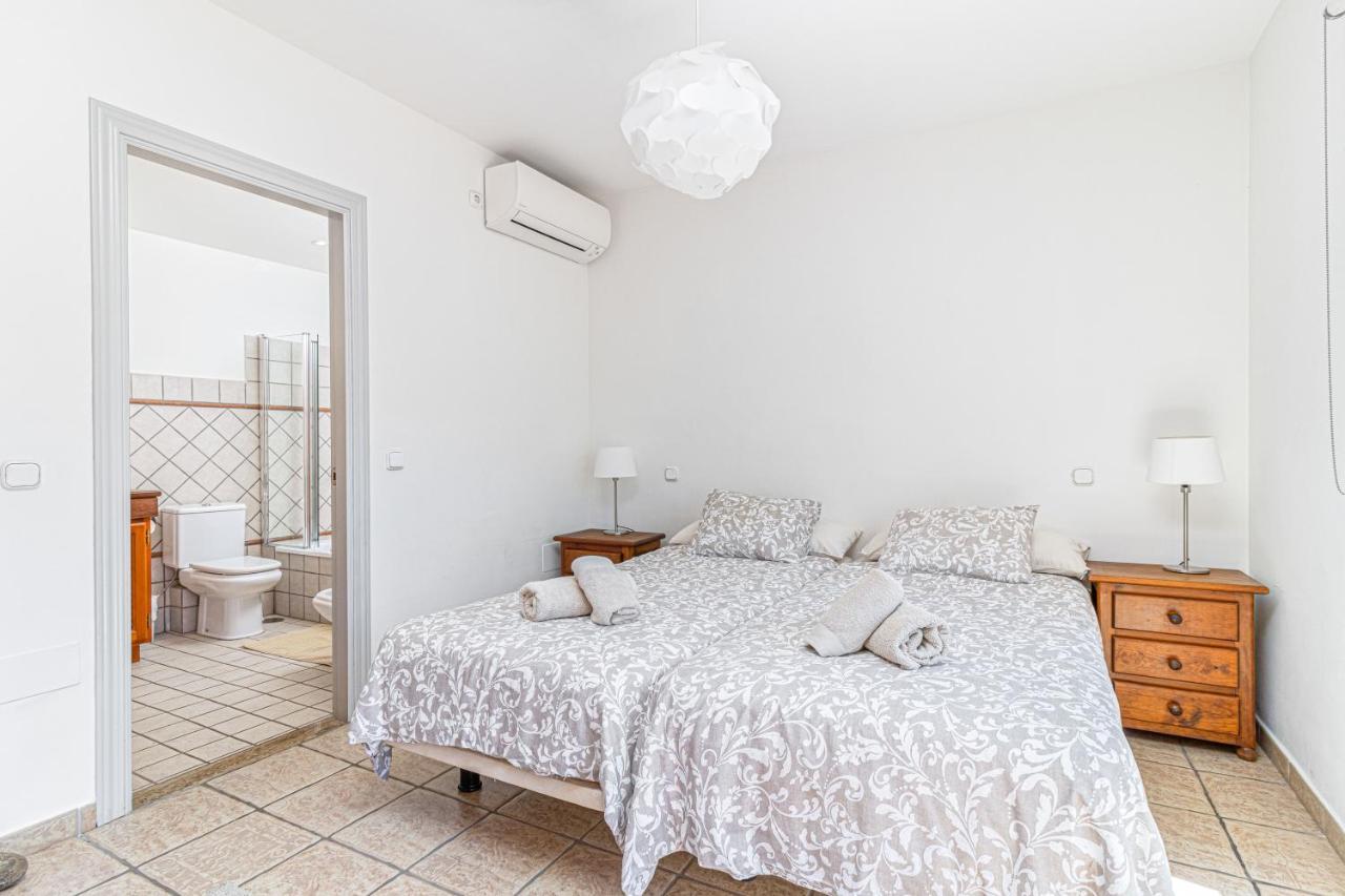 Spacious Beachfront Town House In Estepona With Fully Equipped Kitchen, Pools, Garden, Sea View Zewnętrze zdjęcie