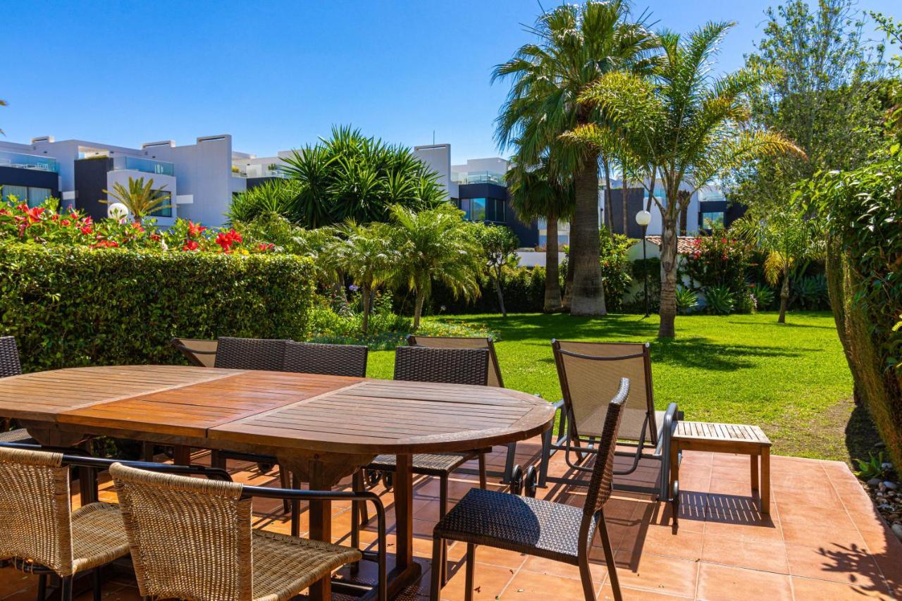 Spacious Beachfront Town House In Estepona With Fully Equipped Kitchen, Pools, Garden, Sea View Zewnętrze zdjęcie