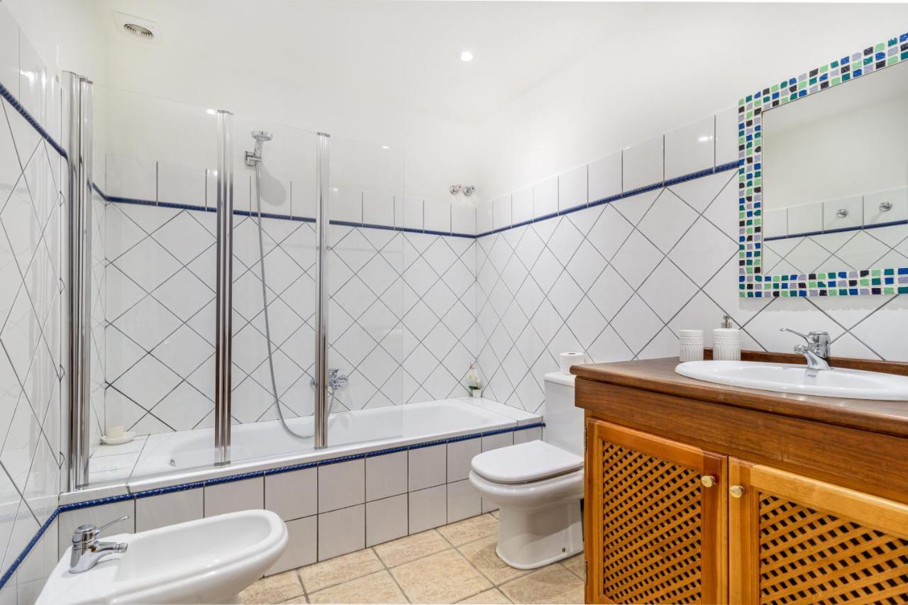 Spacious Beachfront Town House In Estepona With Fully Equipped Kitchen, Pools, Garden, Sea View Zewnętrze zdjęcie
