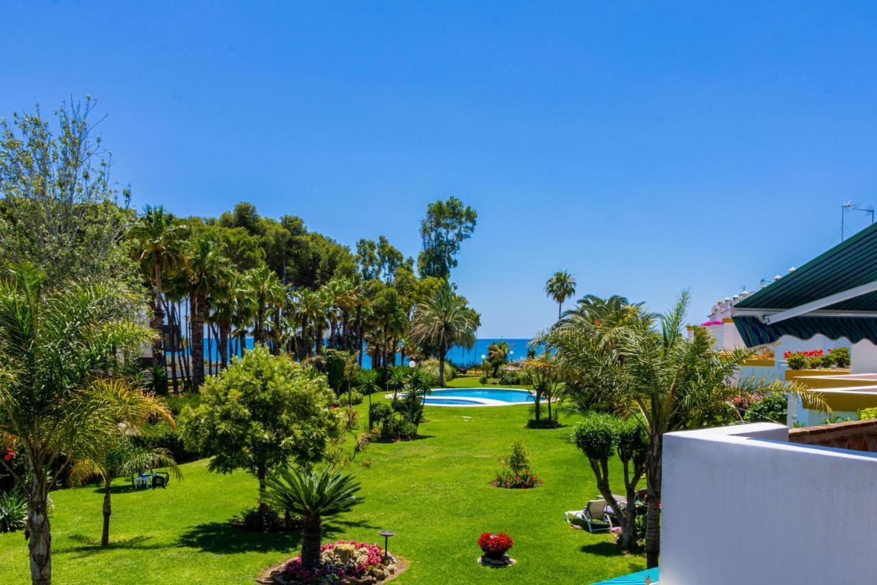 Spacious Beachfront Town House In Estepona With Fully Equipped Kitchen, Pools, Garden, Sea View Zewnętrze zdjęcie