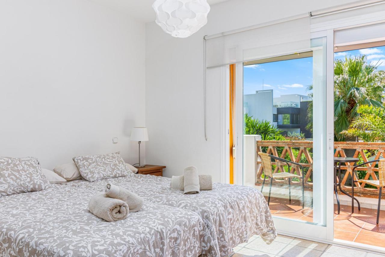 Spacious Beachfront Town House In Estepona With Fully Equipped Kitchen, Pools, Garden, Sea View Zewnętrze zdjęcie