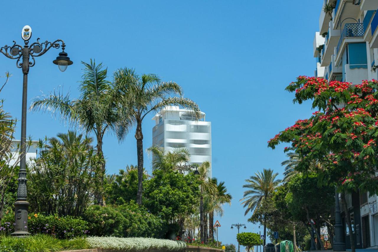Spacious Beachfront Town House In Estepona With Fully Equipped Kitchen, Pools, Garden, Sea View Zewnętrze zdjęcie