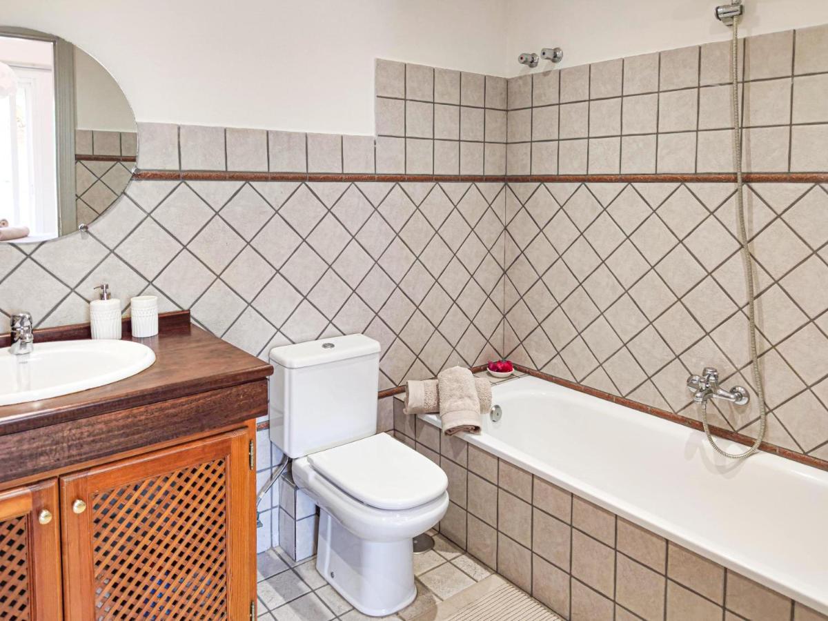 Spacious Beachfront Town House In Estepona With Fully Equipped Kitchen, Pools, Garden, Sea View Zewnętrze zdjęcie