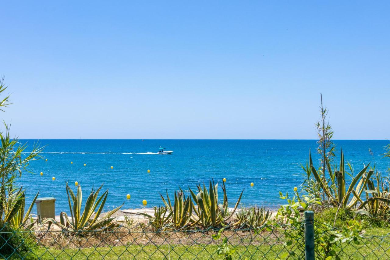 Spacious Beachfront Town House In Estepona With Fully Equipped Kitchen, Pools, Garden, Sea View Zewnętrze zdjęcie