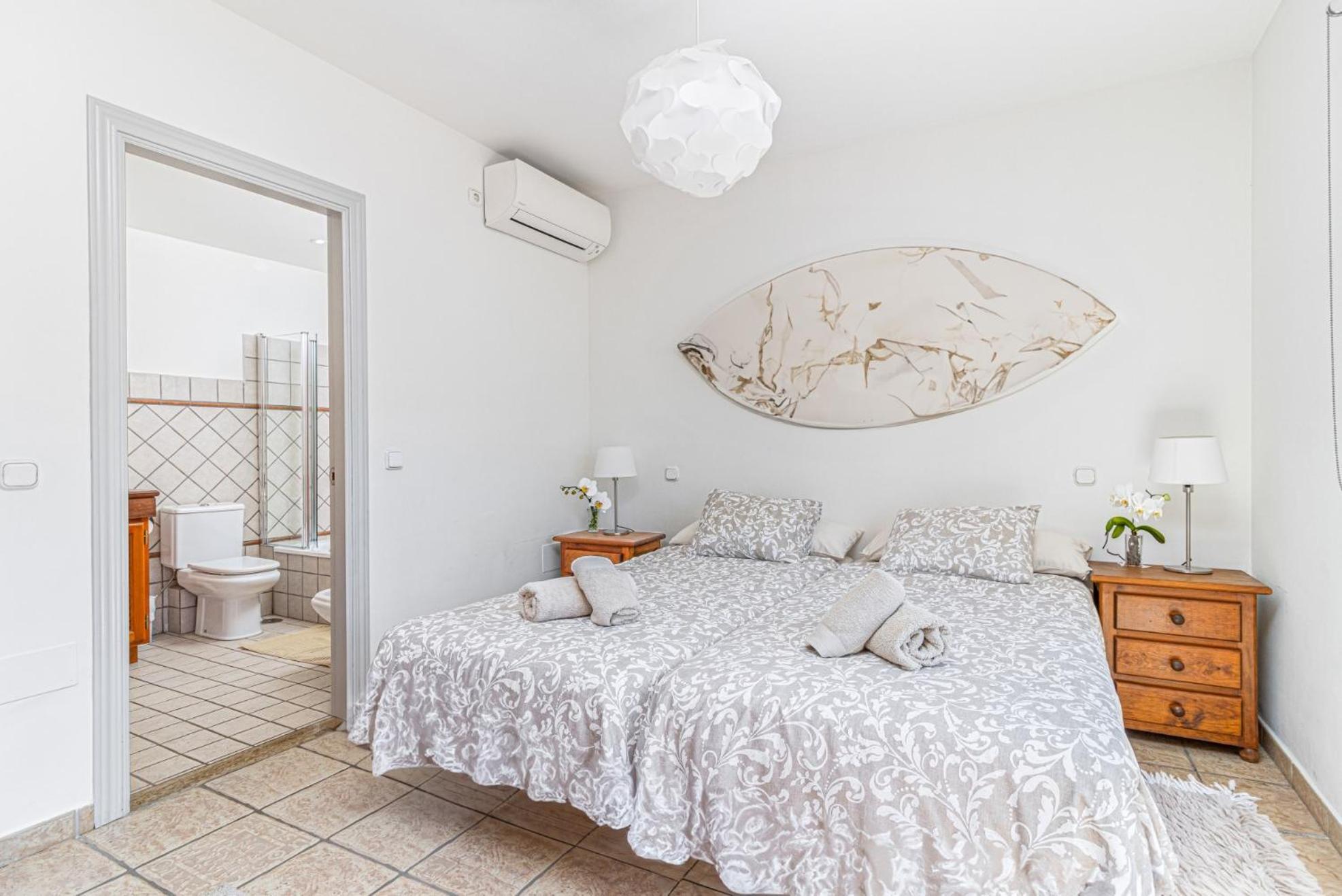 Spacious Beachfront Town House In Estepona With Fully Equipped Kitchen, Pools, Garden, Sea View Zewnętrze zdjęcie